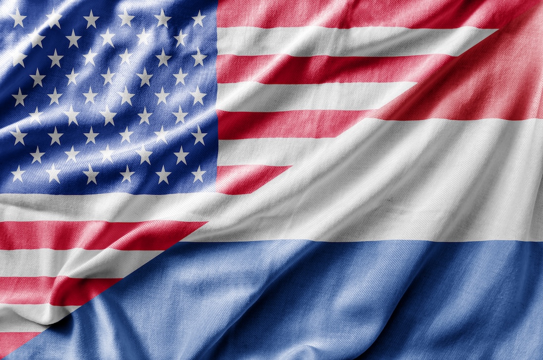 Nederlandse en Amerikaanse vlaggen in 1 foto