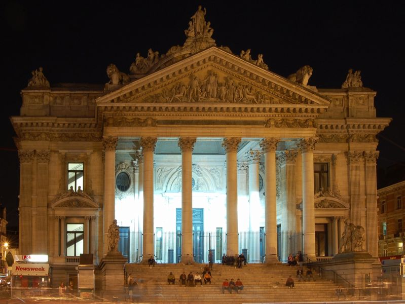 799px-Luc_Viatour_Bruxelles_bourse.JPG